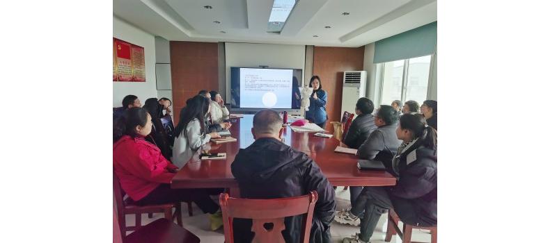 熱烈歡迎武漢紡織大學(xué)服裝學(xué)院張丹教授蒞臨授課指導(dǎo)！